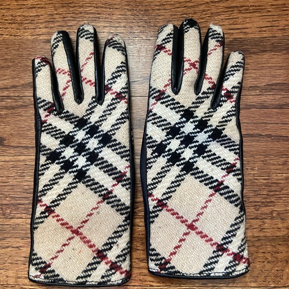 Burberry Driving Gloves - Picture 1 of 1